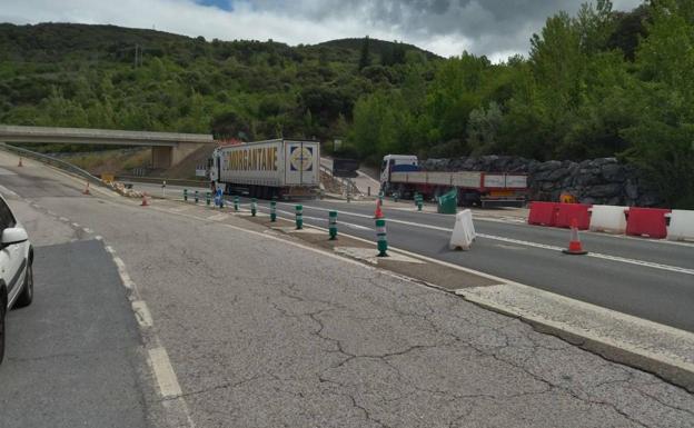 Entra en servicio el nuevo paso superior de acceso a La Barosa en la carretera N-120 a su paso por Carucedo