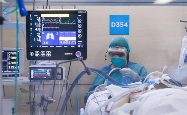 La asistencia sanitaria en León está «asegurada» pero la tendencia al alza de la covid-19 la pone en entredicho