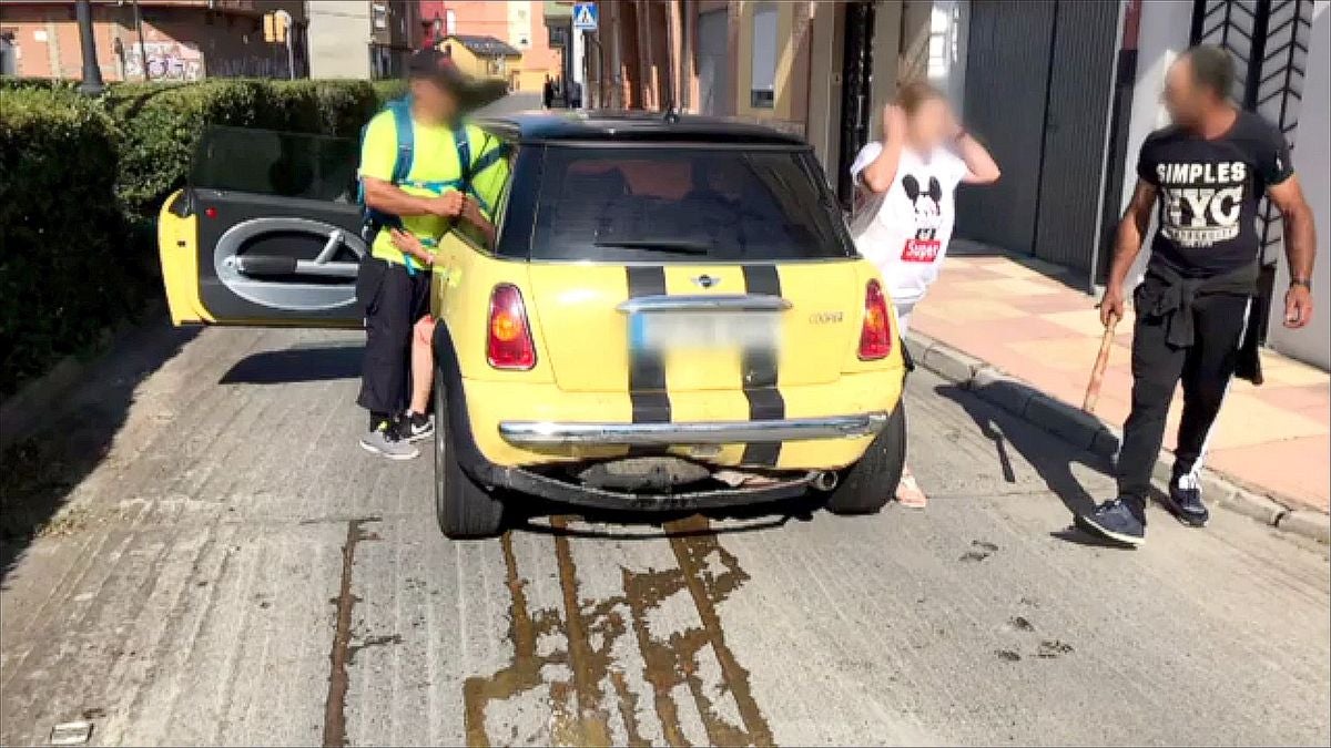 Las imágenes de la agresión de un hombre a su expareja en Bembibre