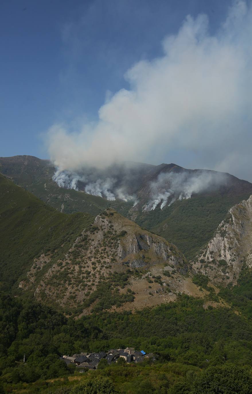 Incendio en Montes de Valdueza