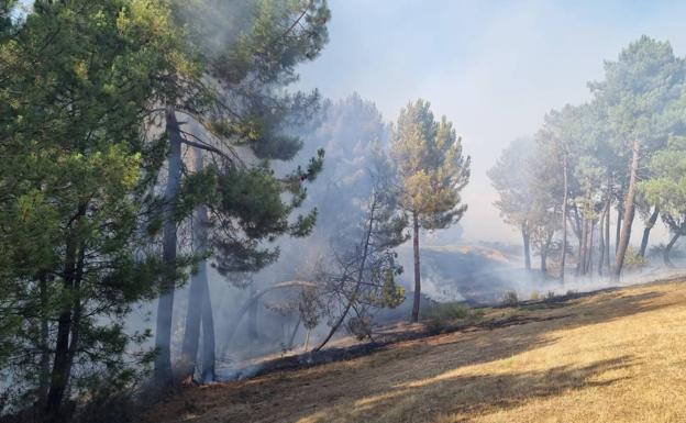 Un incendio daña las instalaciones del club de golf Bierzo en Congosto