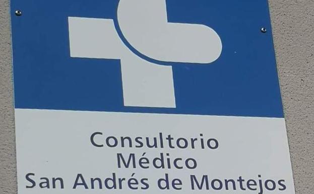 Placa situada a la entrada del consultorio médico de San Andrés de Montejos. 