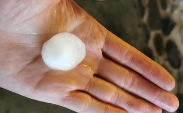 La fuerte granizada provoca daños en los viñedos de la DO Bierzo en Arganza, Quilós, Magaz y San Lorenzo