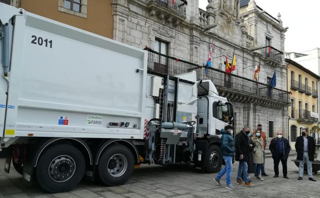 Imagen de archivo de la presentación de un nuevo camión de recogida de basuras de Ponferrada.