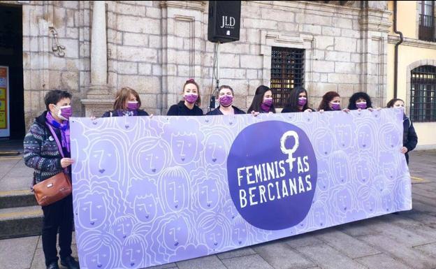 Imagen de miembros de la asociación Feministas Bercianas./