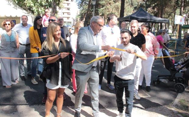 El alcalde de Ponferrada y el chef Samuel Naveira cortan la cinta inaugural de Cima 2022.