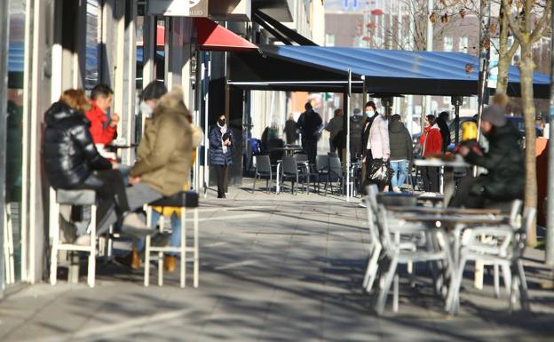 Ponferrada prepara una nueva ordenanza que decidirá la continuidad o no de las terrazas covid
