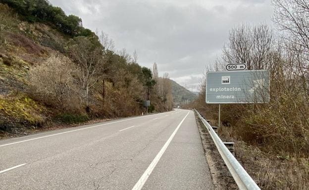 Imagen de un tramo de la carretera que une el Bierzo con Asturias./E.Jiménez