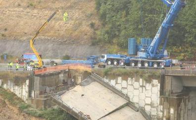 Comienza el desmontaje de las pilas 1 y 2 del viaducto del Castro de la A-6 en Vega de Valcarce