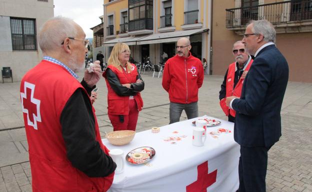 Voluntarios de Cruz Roja recorren Ponferrada en la Fiesta de la Banderita