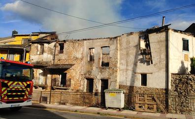 Apelan a la solidaridad para ayudar a la familia de Villalibre que «se quedó con lo puesto» tras un incendio