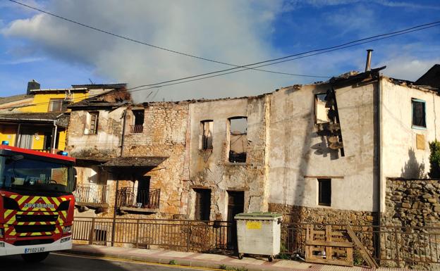 Apelan a la solidaridad para ayudar a la familia de Villalibre que «se quedó con lo puesto» tras un incendio