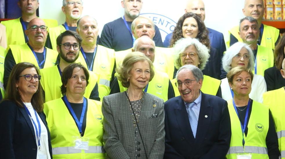 La reina emérita Doña Sofía visita el Banco de Alimentos del Sil en Ponferrada