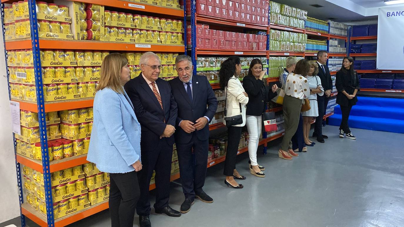 La reina emérita visita el Banco de Alimentos del Sil en Ponferrada