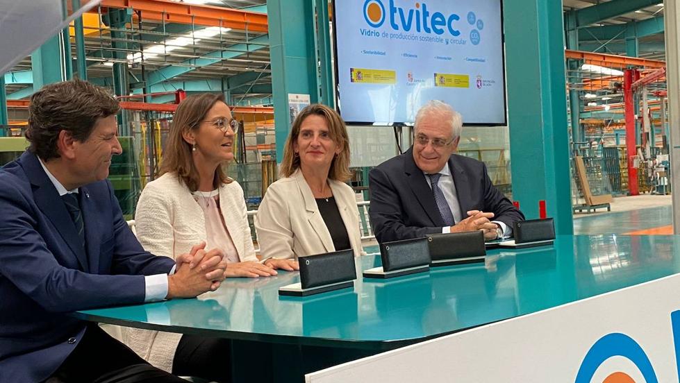 Visita de las ministras Teresa Ribera y Reyes Maroto a la empresa berciana Tvitec