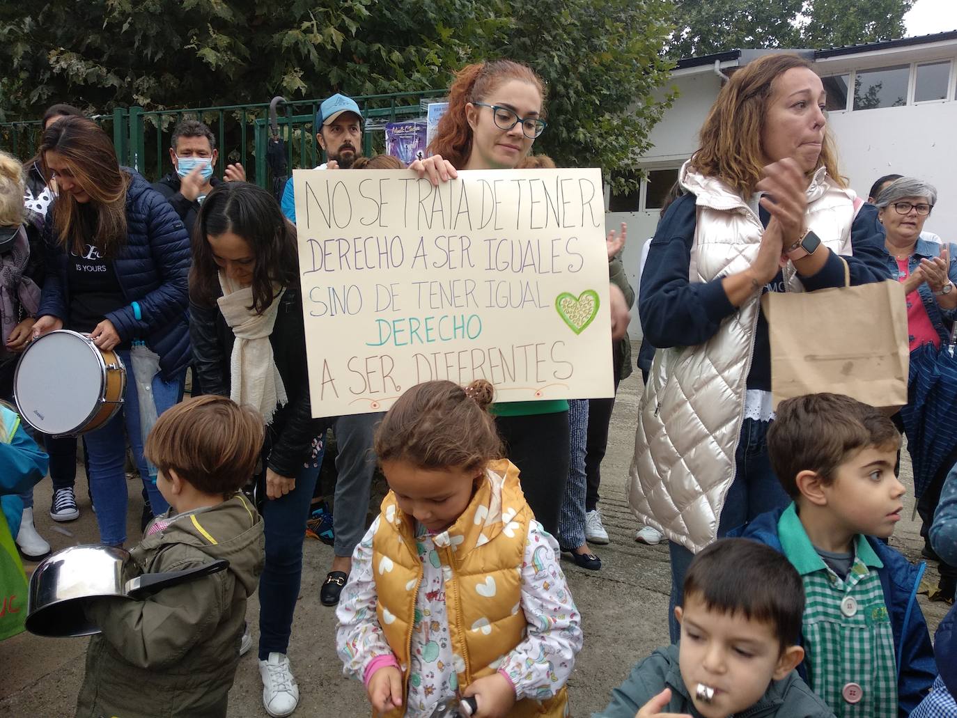 Protesta de la Ampa del CEIP San Andrés de La Borreca en Ponferrada