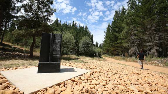 Cabañas Raras estrena la señalización de la ruta circular al 'Kilómetro Cero' del Bierzo