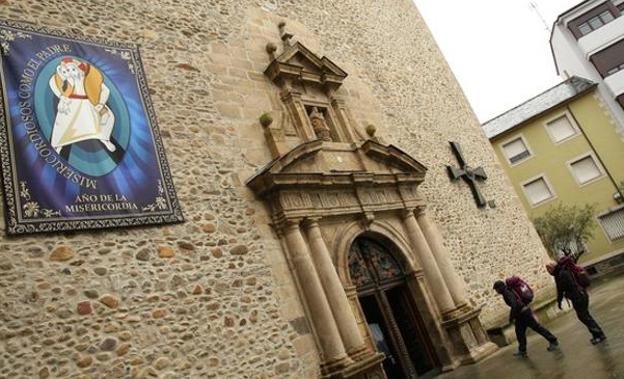 Cáritas conmemora el Día de las personas sin hogar con un acto de concienciación en la Basílica de La Encina de Ponferrada