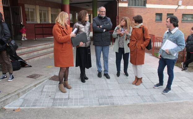 Presentación de las obras de accesibilidad en el colegio Campo de los Judíos de Ponferrada./