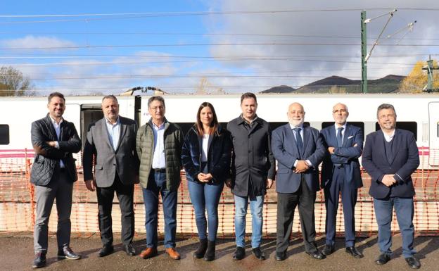 Los socialistas leoneses celebran la recuperación del Alvia directo a Madrid desde Ponferrada