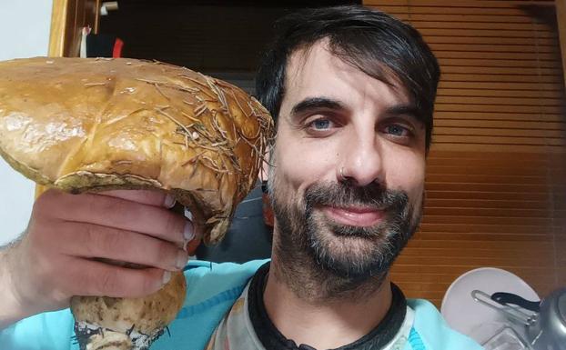 Localizan más de cinco ejemplares de boletus gigantes en los montes de Villafranca