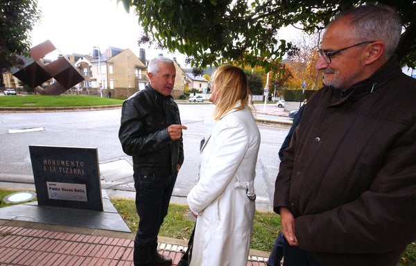 Ponferrada descubre una placa en memoria de Pablo Voces