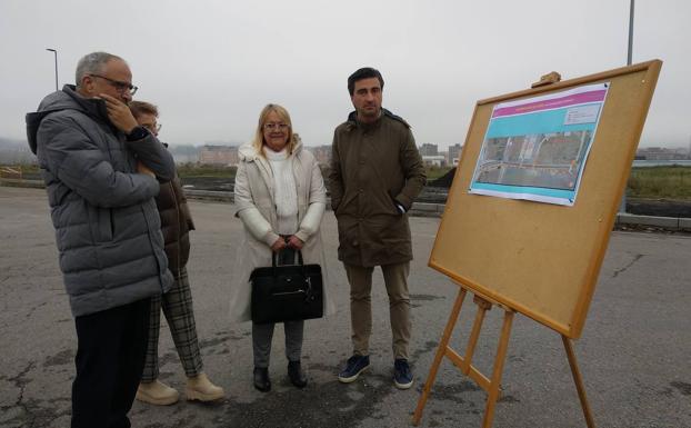 El alcalde y la edil de Infraestructuras visitaron este jueves las obras de la calle Monte Medulio. 