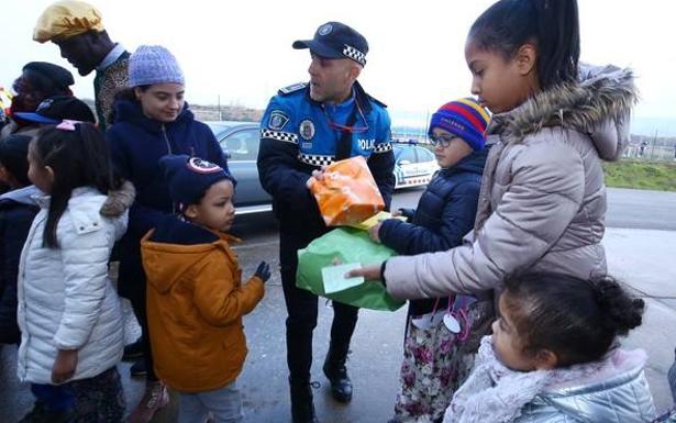 La Policía Municipal de Ponferrada pone en marcha una campaña solidaria de recogida de juguetes