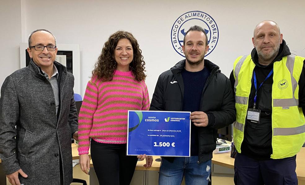 Los trabajadores de Cementos Cosmos donan 3.000 euros a los bancos de alimentos de Toral de los Vados y Ponferrada