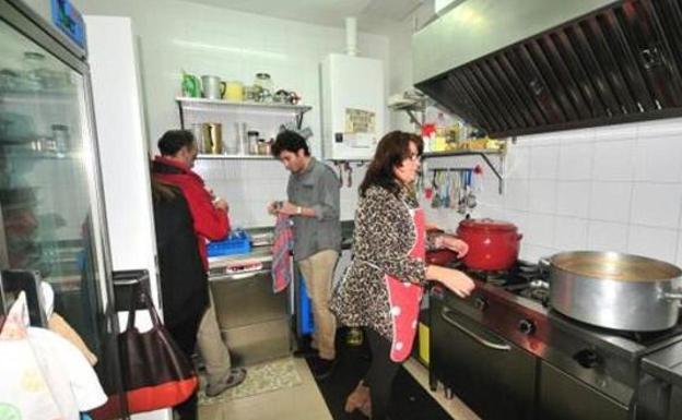 LaLiga ofrece un año más la cena de Nochebuena en el Hogar del Transeúnte de Ponferrada