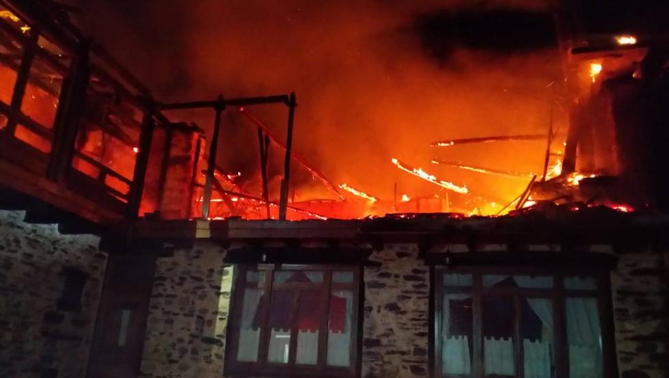 Incendio en una vivienda en Castroquilame