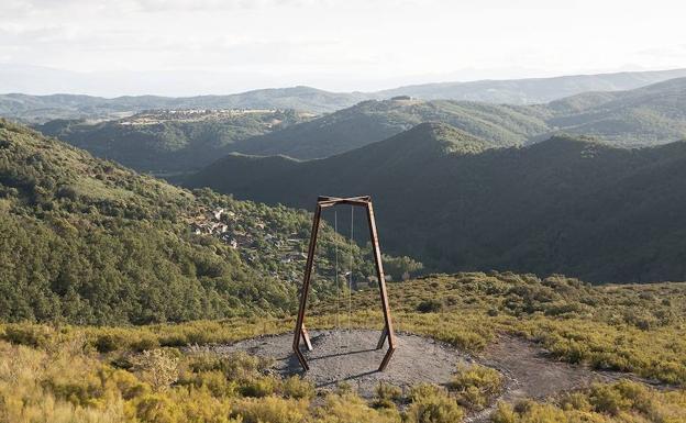 El columpio de Librán y la aldea de San Facundo, novedades en la oferta turística del Bierzo en Fitur