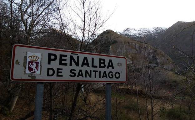 El temporal corta al tráfico el puerto de Los Portillines en la carretera de Peñalba de Santiago