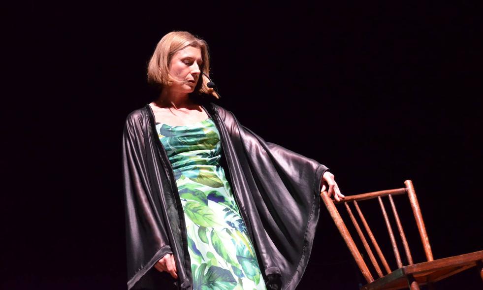 La creadora berciana Ana Corzo presenta en Río Selmo '2020 La espera', una fusión de poesía, teatro y música