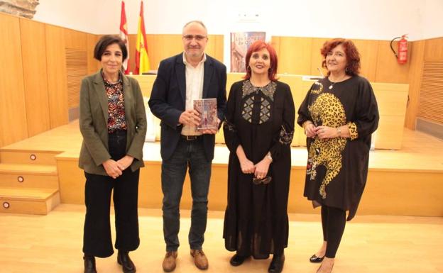 Macu García presenta en Ponferrada 'Los tiempos del olvido'