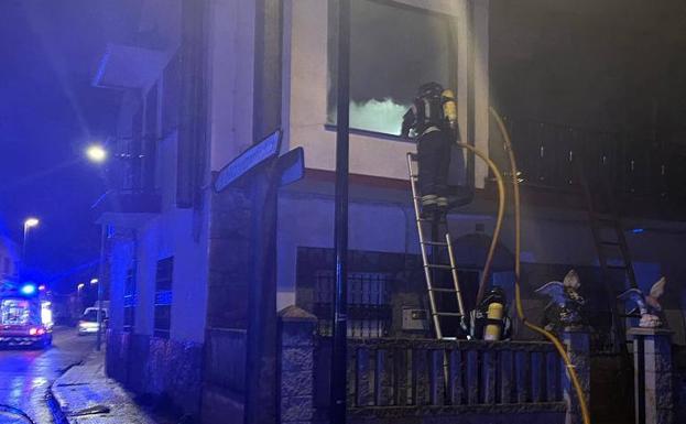 Carracedelo llama a la solidaridad para ayudar a la familia que perdió su casa en un incendio