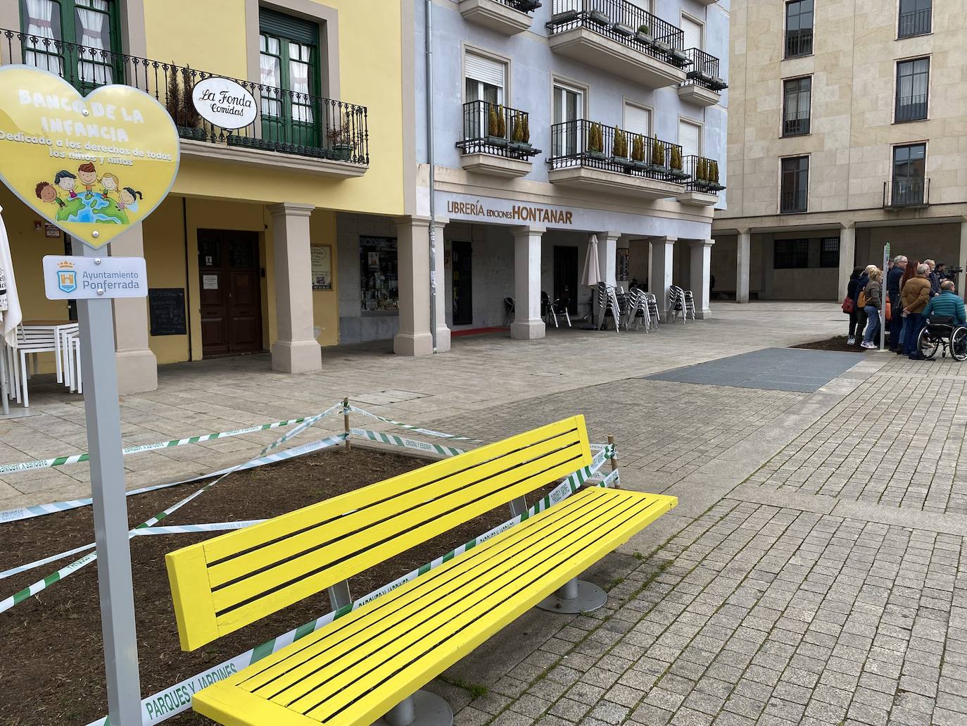 Bancos por la igualdad en Ponferrada
