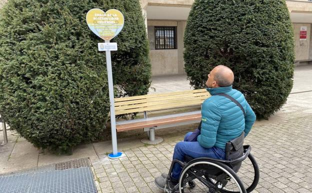 Ponferrada hace visible en la Plaza del Ayuntamiento la lucha de los colectivos sociales por una ciudad mejor