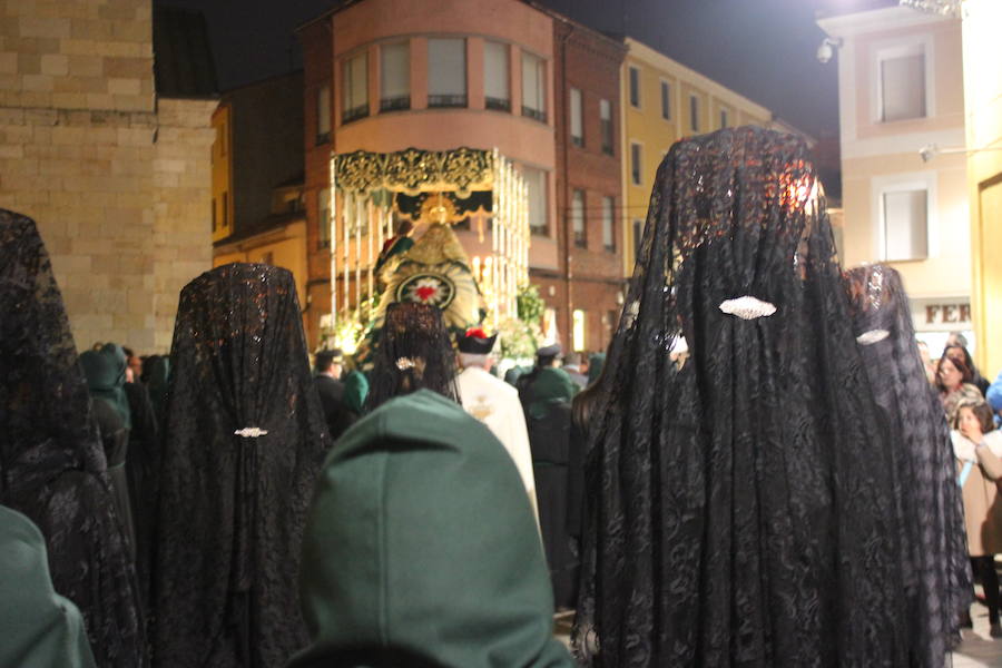 Procesión María al pie de la cruz