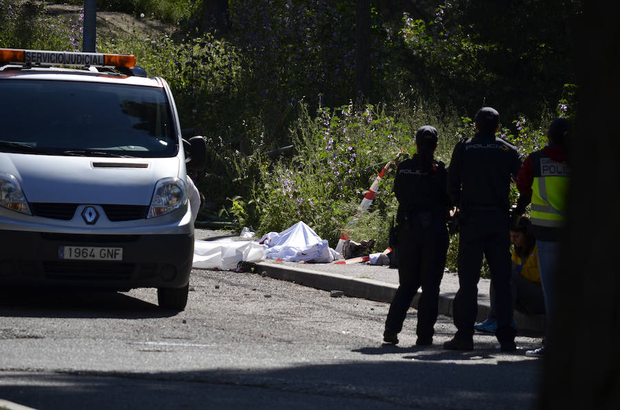 Muere tras caer el coche en el que iba por unas escaleras