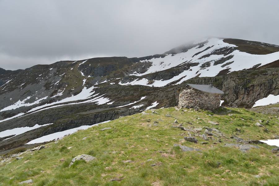 Las últimas nieves en el Cuiña