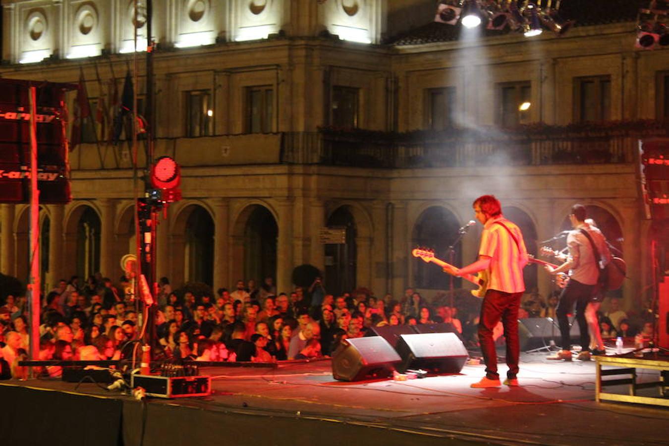 The Bright, por y para León