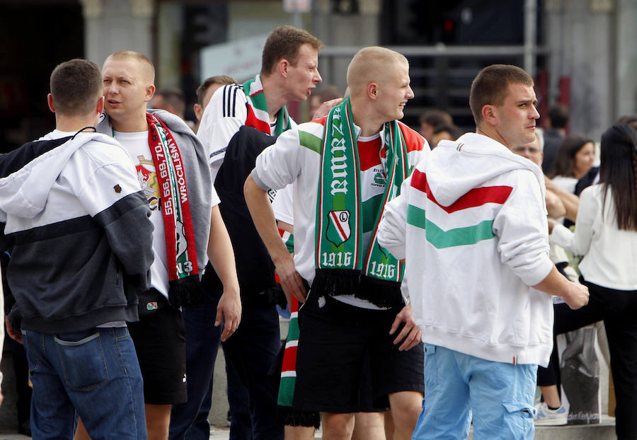 Los aficionados del Legia provocan el caos en Madrid