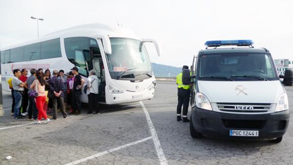 Detenido el conductor de un autobús con 40 turistas chinos por sextuplicar la tasa de alcohol