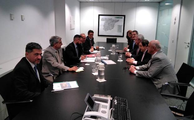 El PP de San Andrés confía en que la pasarela sobre el tren entre Paraíso y La Sal sea ya «una prioridad» para Adif