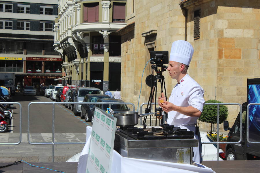 La trucha se cocina en la calle