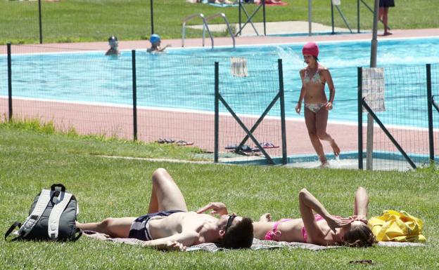 Las piscinas municipales de León abrirán ya este fin de semana