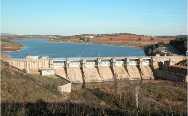 Dos pantanos de Ciudad Real desembalsan para evitar que dos ríos se sequen