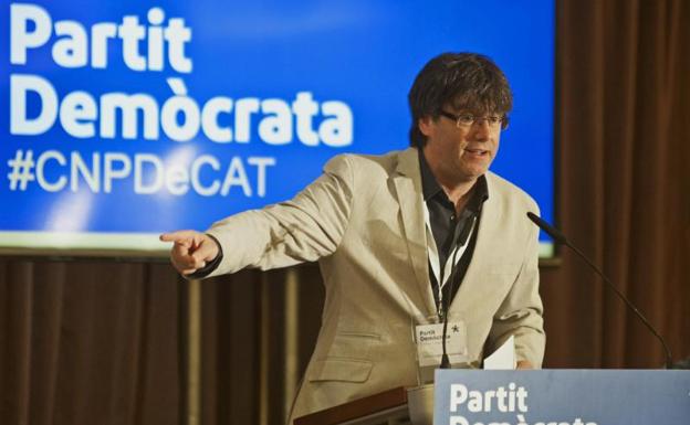 Puigdemont, sobre la consulta: «A un pueblo movilizado no le podrán hacer ni cosquillas»