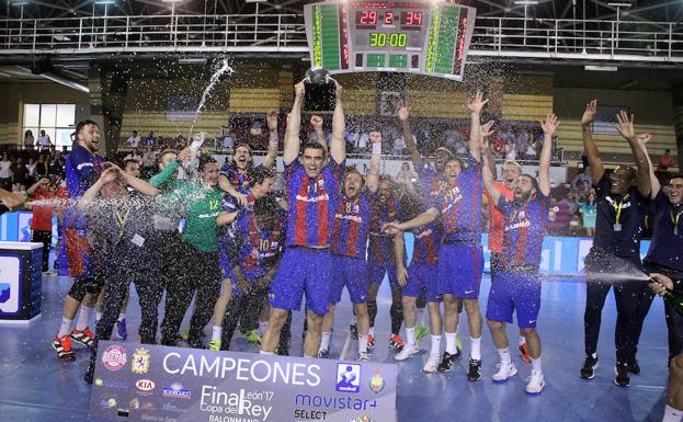 El Barcelona sufre, pero impone su inabordable superioridad